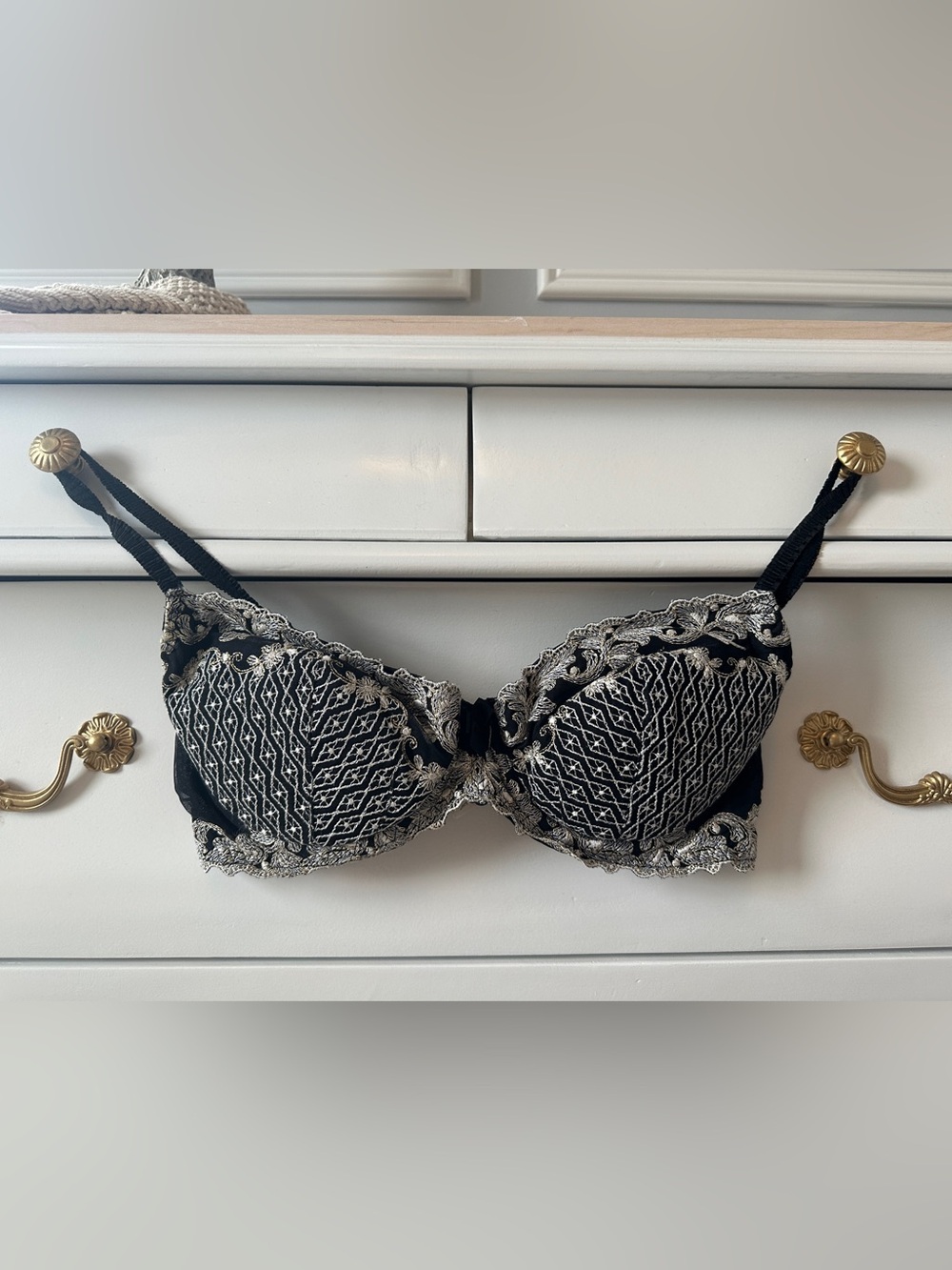 ⛓️‍💥VINTAGE 1997 Victoria's Secret Gold Label Baroque Embroidered Bra 36C